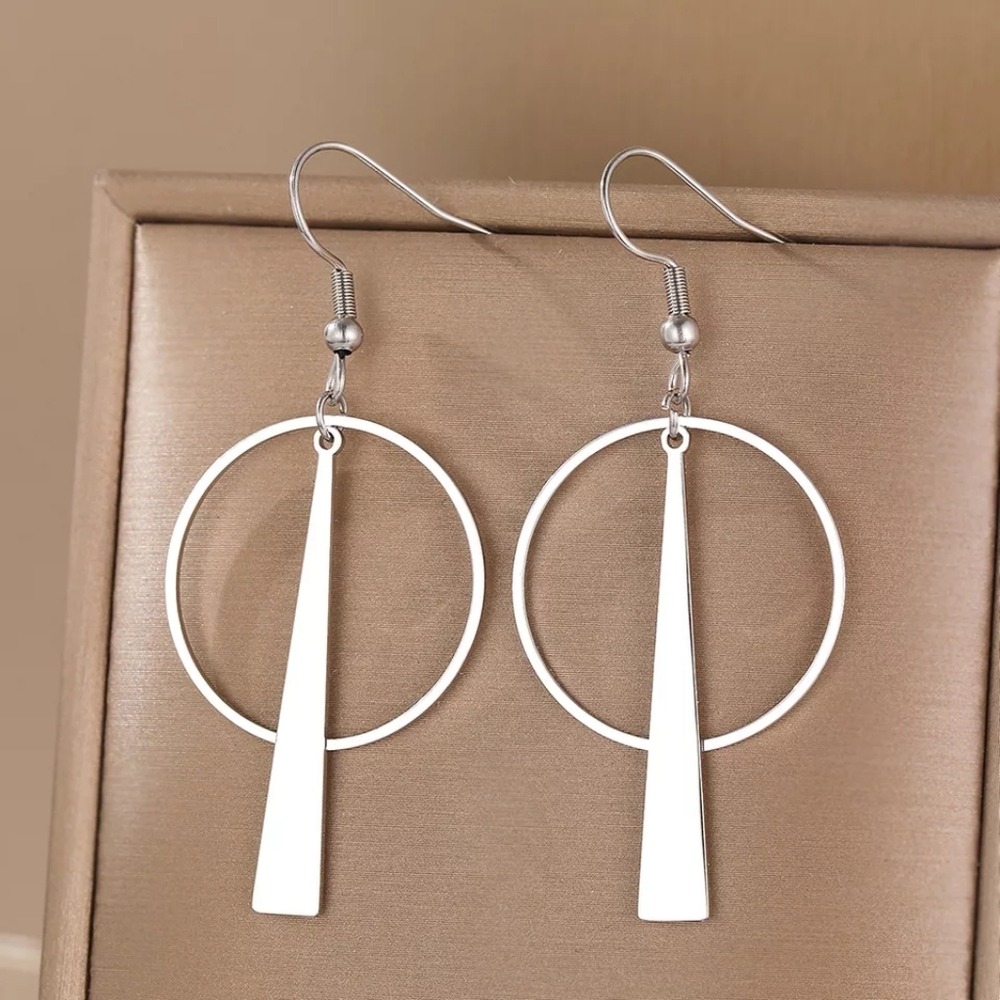 Lightweight Geometric Dangle Earrings - Picture 2 of 4